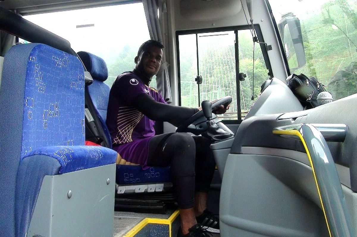 عکس/نیلسون کوریا پشت فرمان اتوبوس