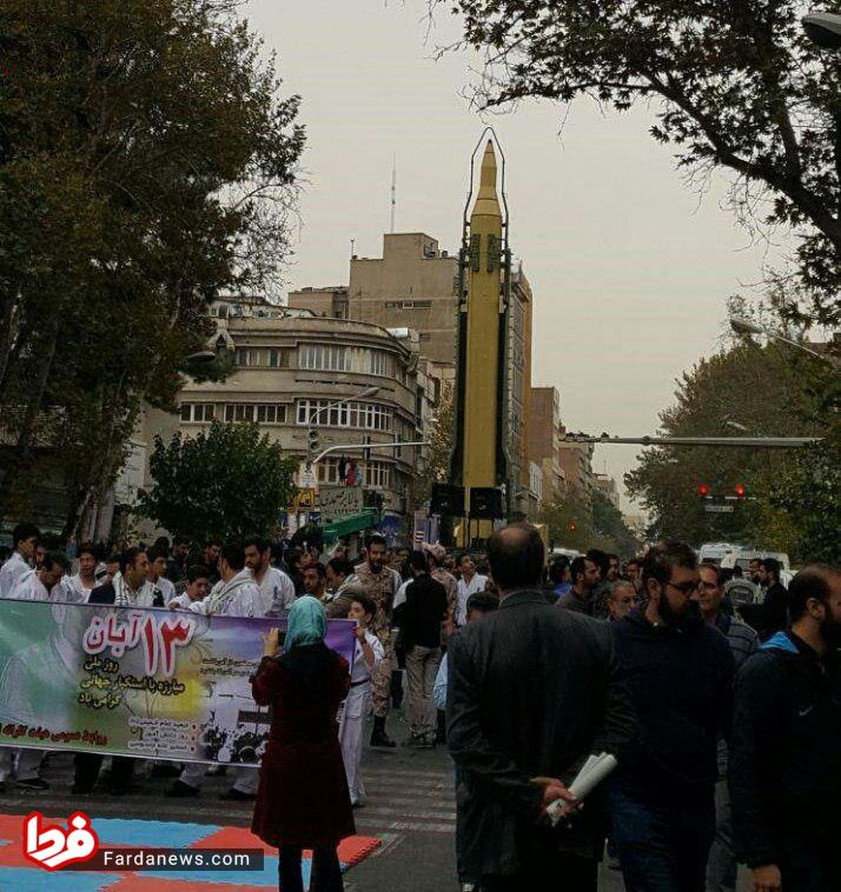 عکس: موشک دوربرد سپاه در خیابان طالقانی