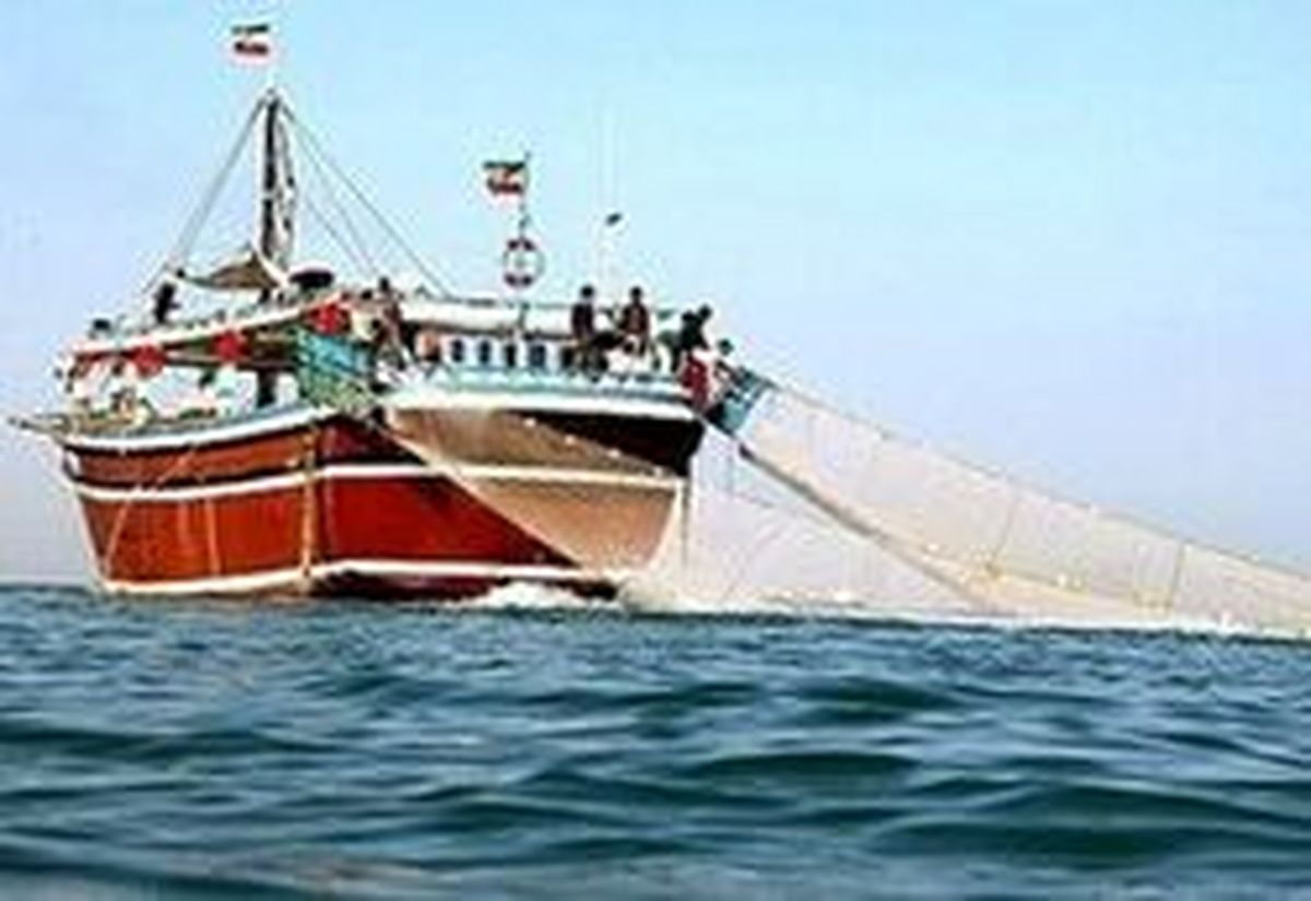 ۶ شناور متخلف صید ترال توسط سپاه توقیف شد