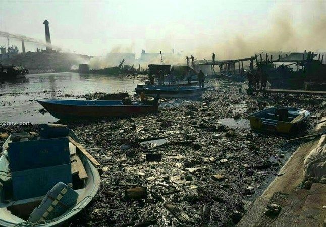 تصاویر: ویرانههای سوخته در اسکله بندر کنگان