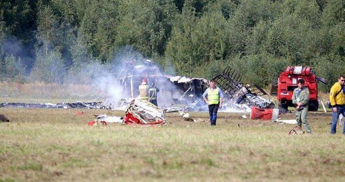 عکس: لاشه برجای مانده از سقوط هواپیما در مسکو