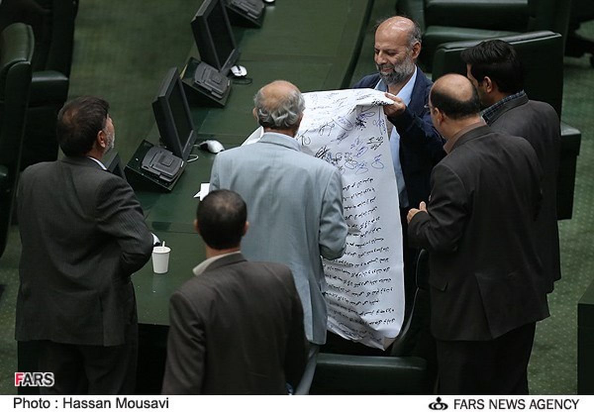 عکس/ طومار حمایت از وزیرپیشنهادی‌کار