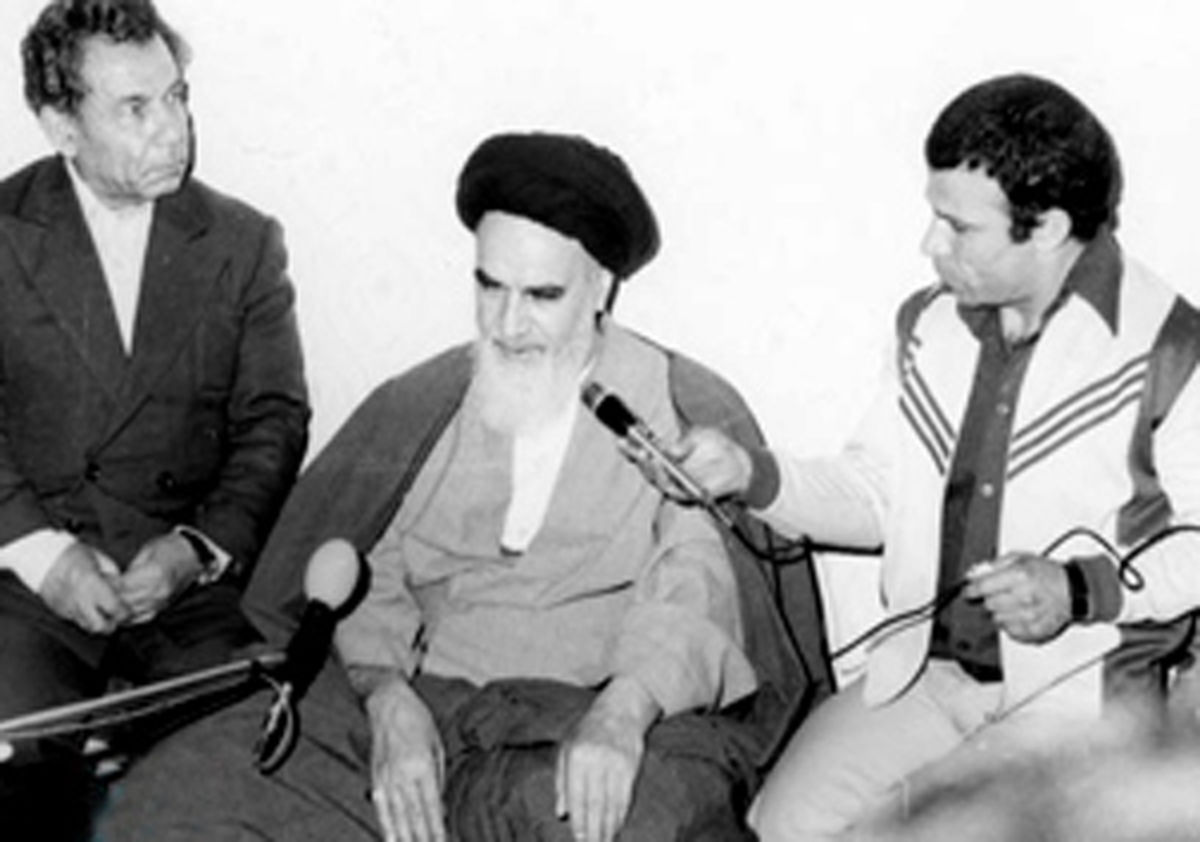 محمد نصیری در کنار امام راحل (ره)/عکس