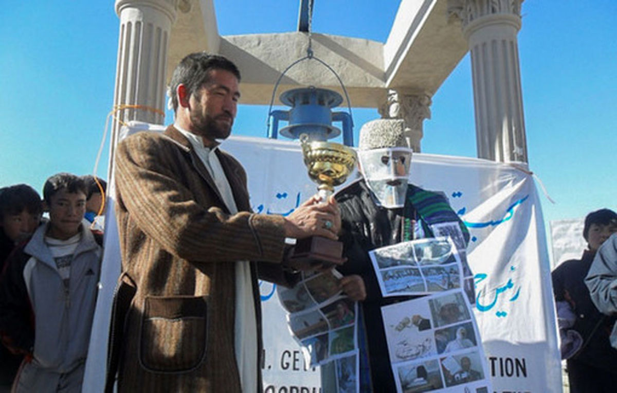 اهداء نشان جالب به کرزی! /تصاویر