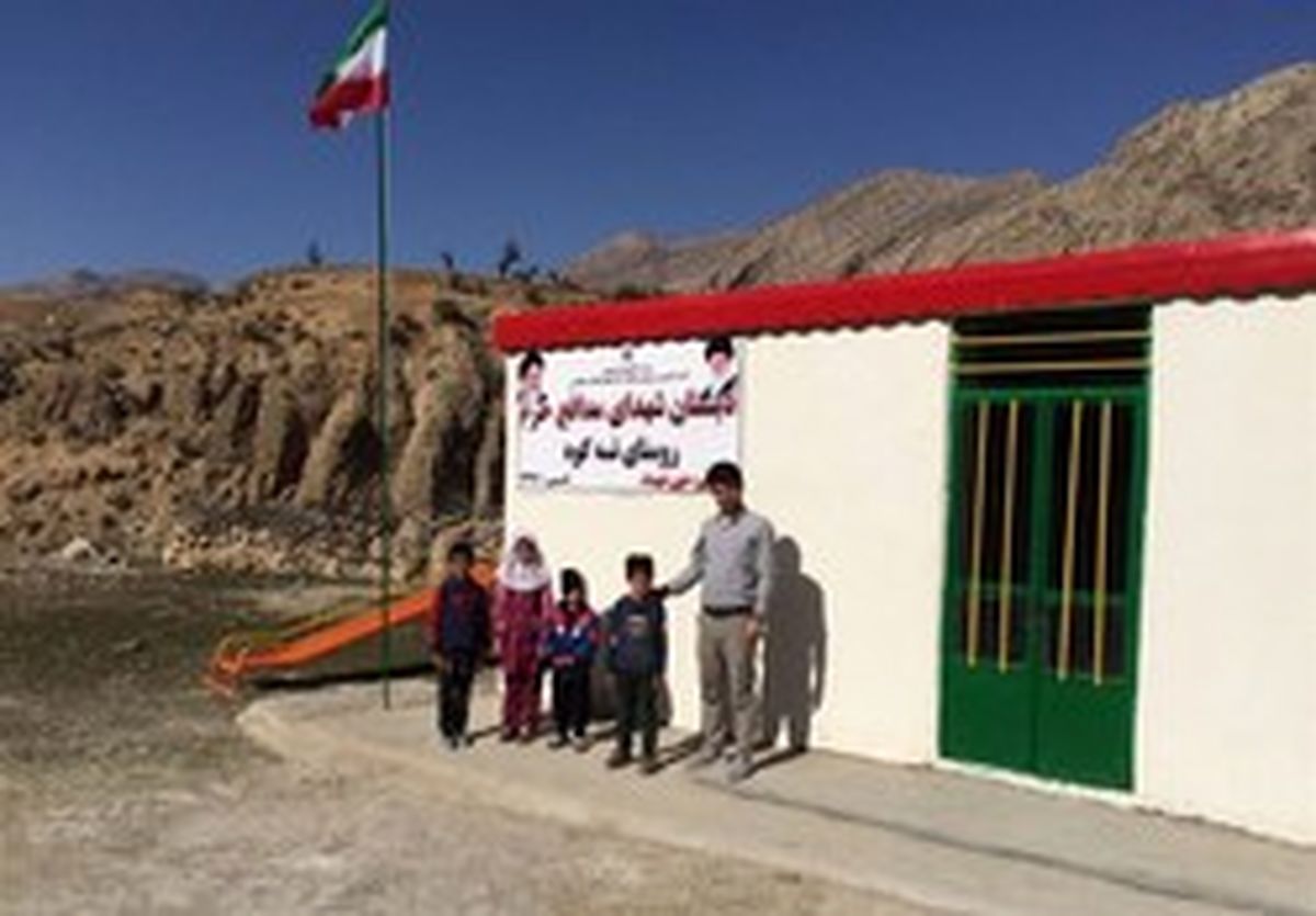 معلم جوانی که با وام مدرسه ساخت! +تصاویر