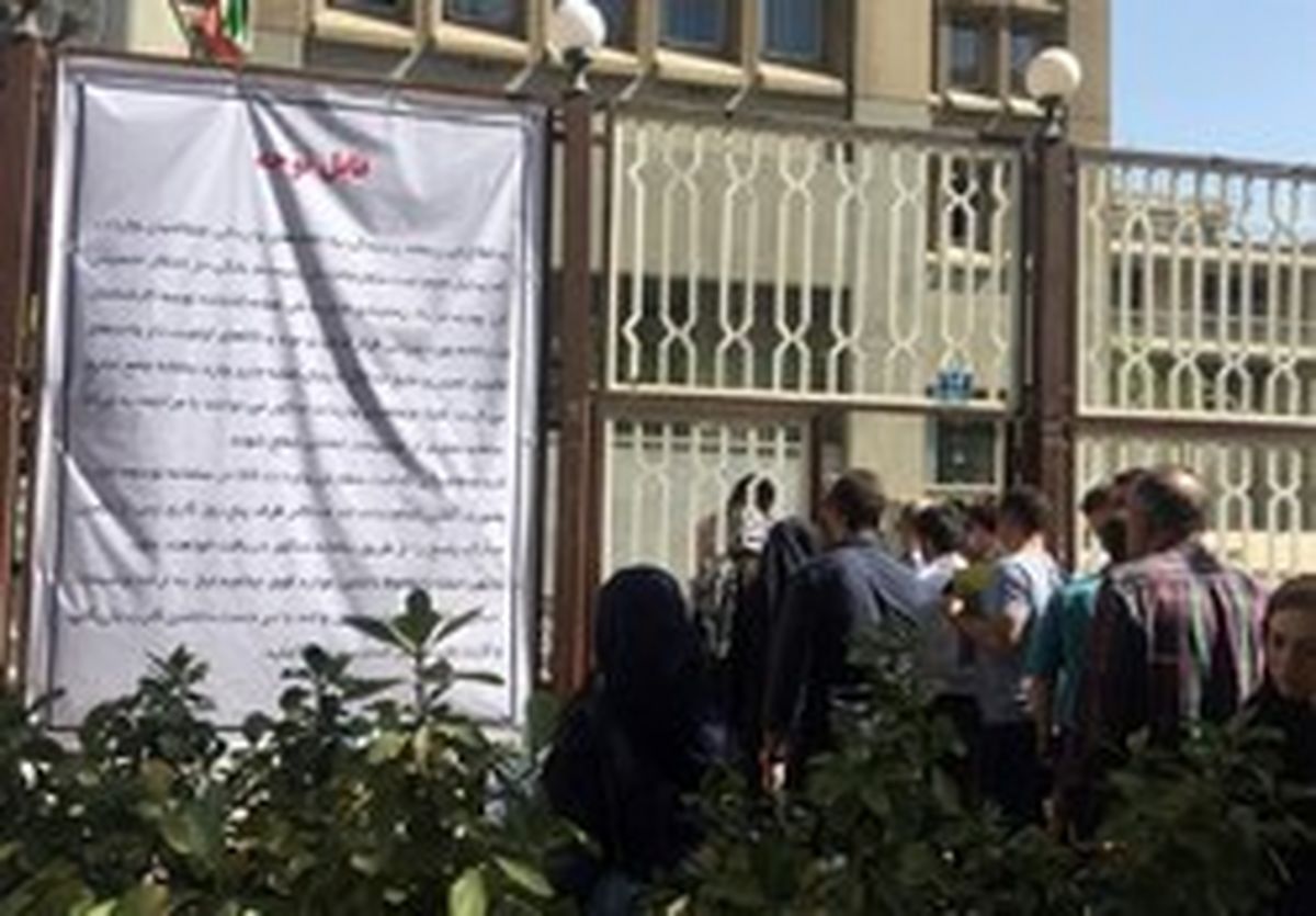 تولیدکنندگان معطل در صف ارز ۴۲۰۰ تومانی +عکس