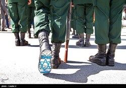 واکنش‌ها به حکاکی پرچم اسرائیل زیر پای افسران جوان سپاه +تصاویر