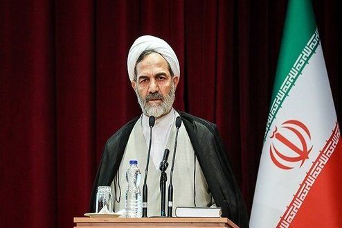 درویشیان: کارت بازرگانی باید حذف شود