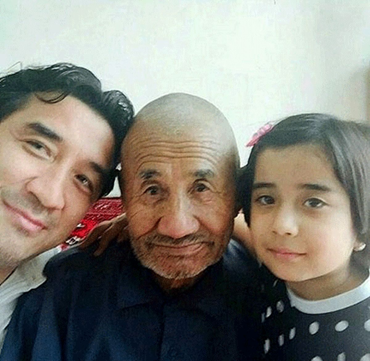 خداداد عزیزی در کنار دختر و پدرش +عکس