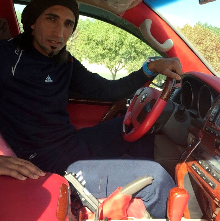 حمل اسلحه توسط بازيكن استقلال!/عکس