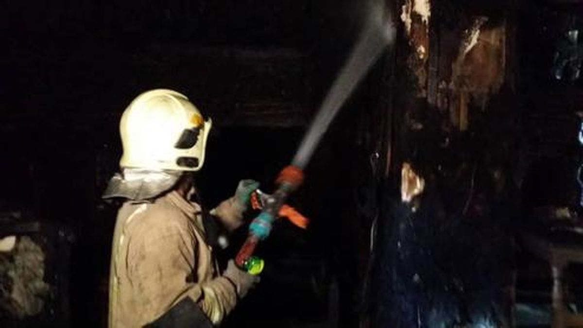 فوت ۳ مرد و یک زن در حریق قهوهخانه سنتی +تصاویر