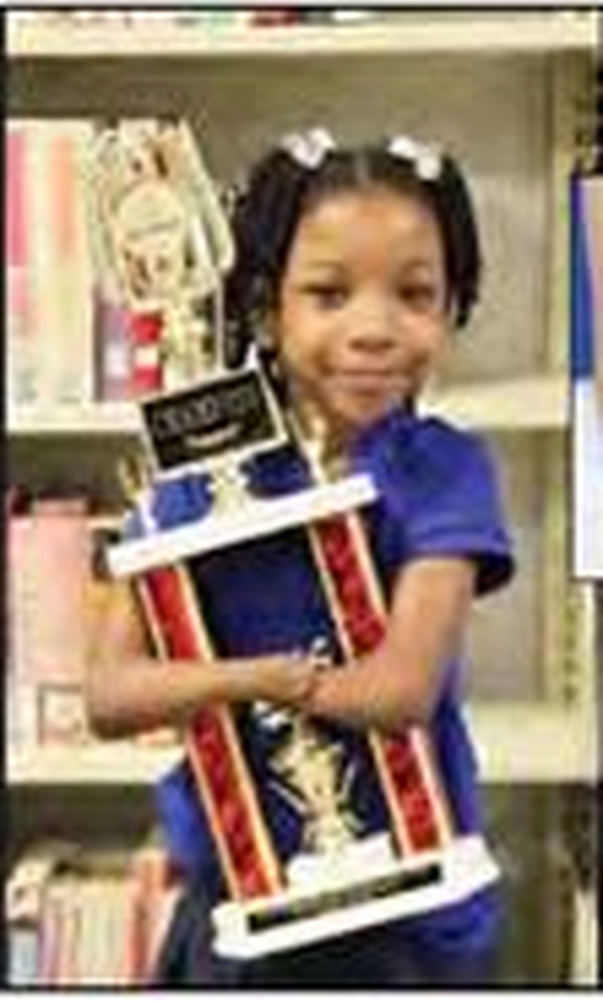 جایزه خوشنویسی را دختر بدون دست ربود