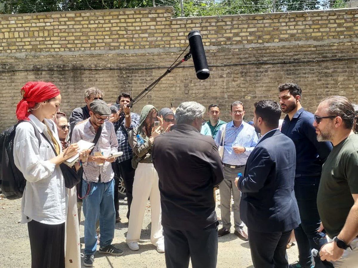 بازدید ۱۵ خبرنگار و ‌روزنامه‌نگار خارجی از زندان اوین