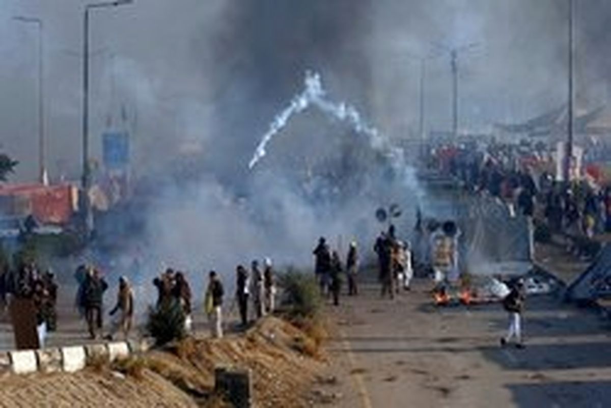 دولت و ارتش پاکستان با معترضان مذاکره میکند