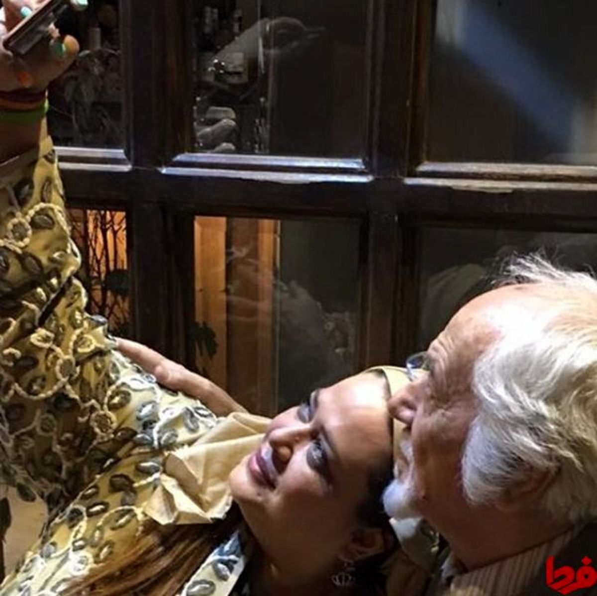 سلفی هنرمندانه بهاره رهنما با پدرش +عکس