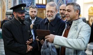 حضور علی لاریجانی در حرم مطهر امام رضا(ع) 
