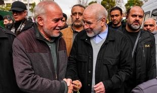 گفت‌وگوی صمیمانه مردم تهران با قالیباف در حاشیه راهپیمایی 