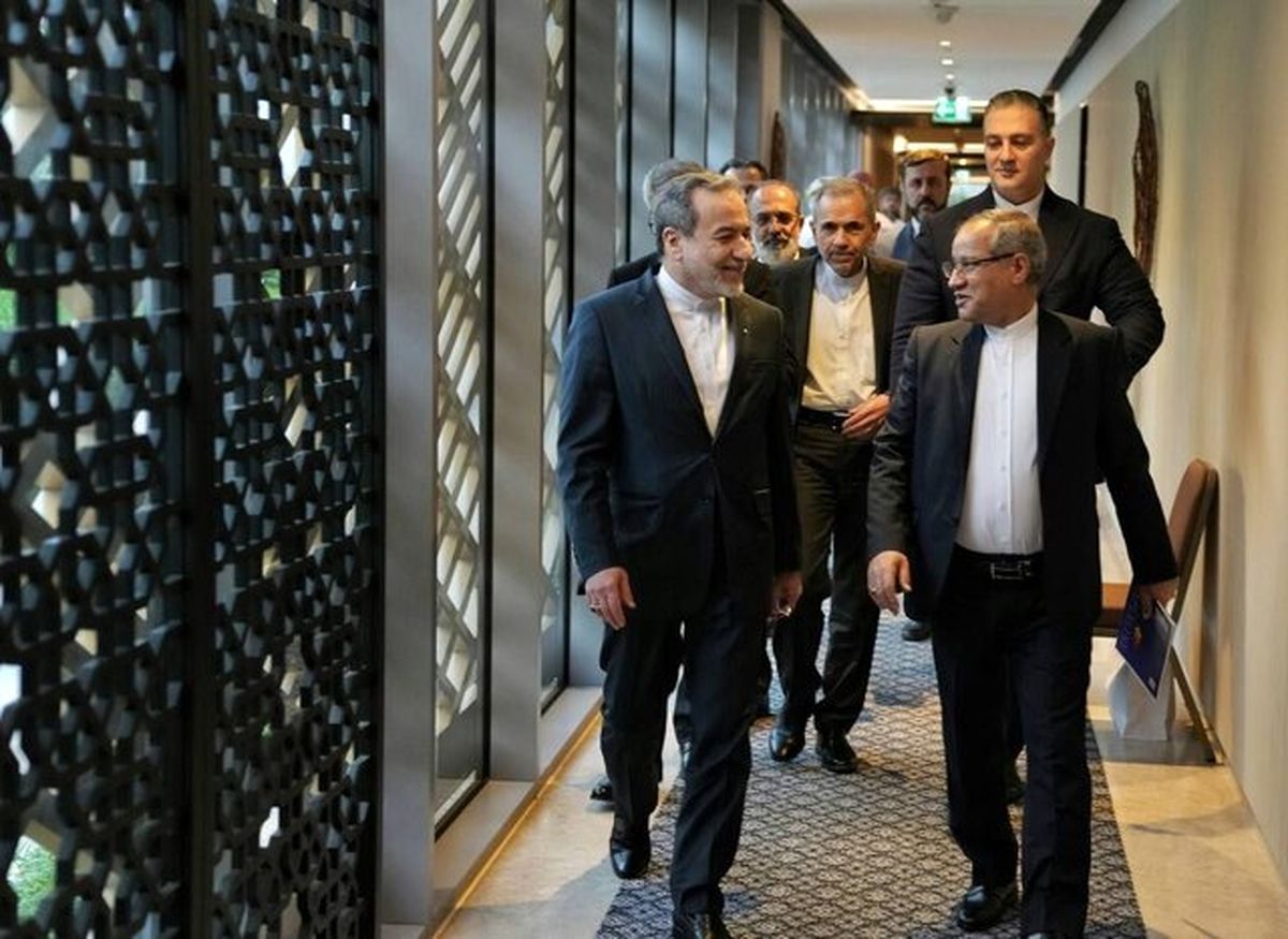 حضور تیم ایرانی و آمریکایی در محل مذاکرات | لغو تحریم‌ها اولویت اصلی مذاکرات هسته‌ای | مذاکرات به پایان رسید | اظهارات عراقچی | زمان دور بعدی مذاکرات