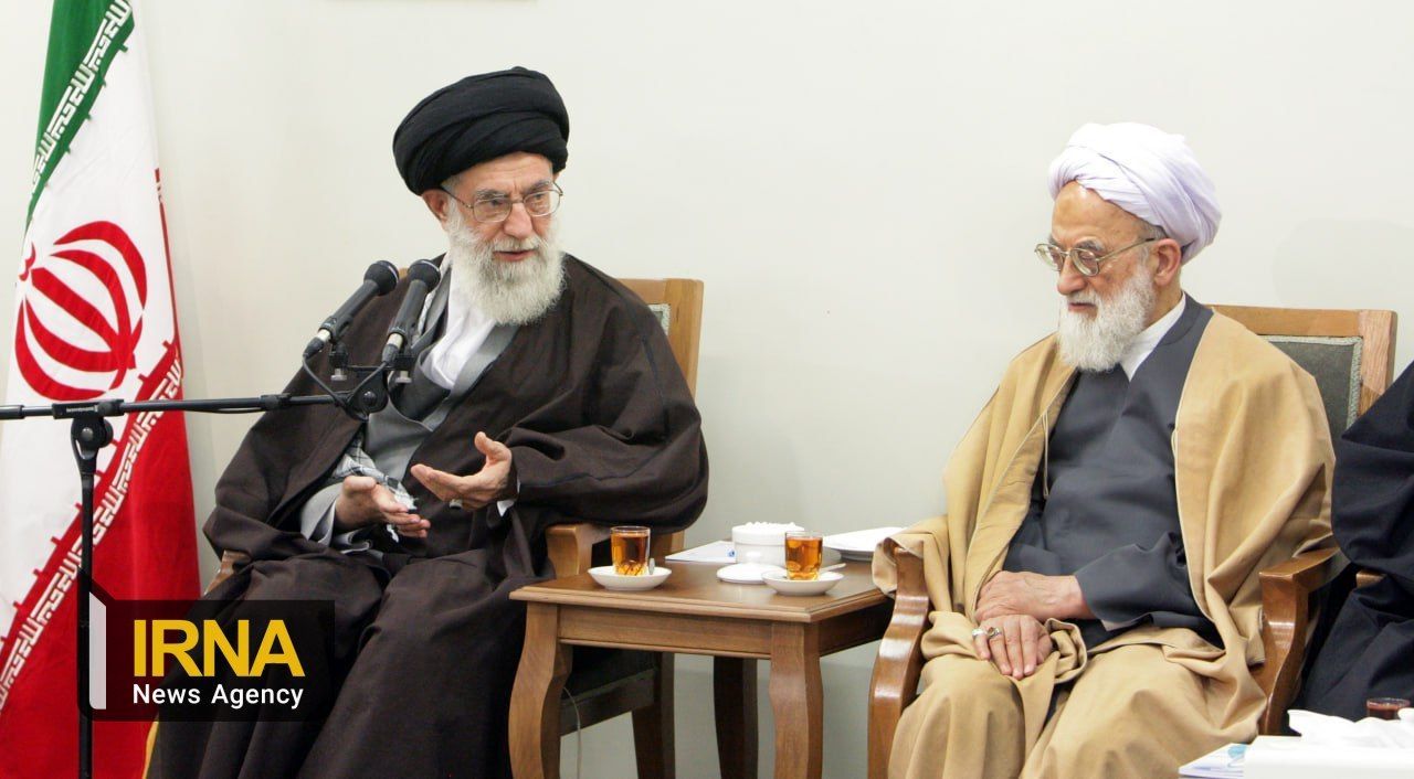 تصاویری از مرحوم آیت الله امامی کاشانی و رهبر انقلاب