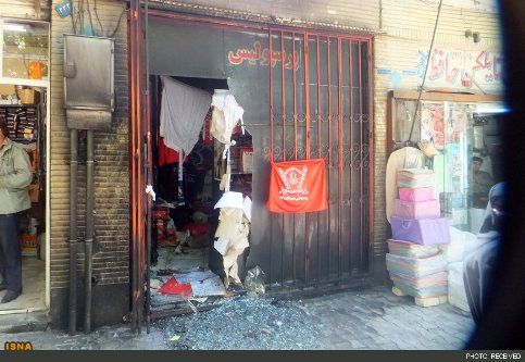 آتش‌زدن‌نمایندگی‌پرسپولیس‌دراصفهان/عکس