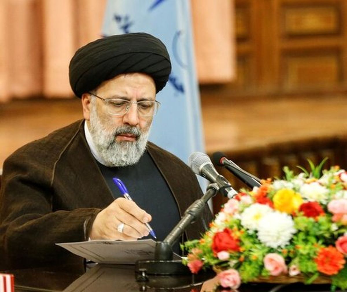 رئیسی خبر داد: نجات ۱۲۰۰ کارگاه و کارخانه از تعطیلی