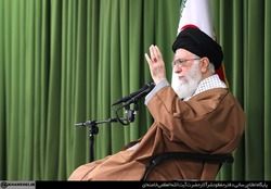 ملت‌های سرخورده از تمدن‌های مادی غرب و شرق نگاهشان به جمهوری اسلامی است
