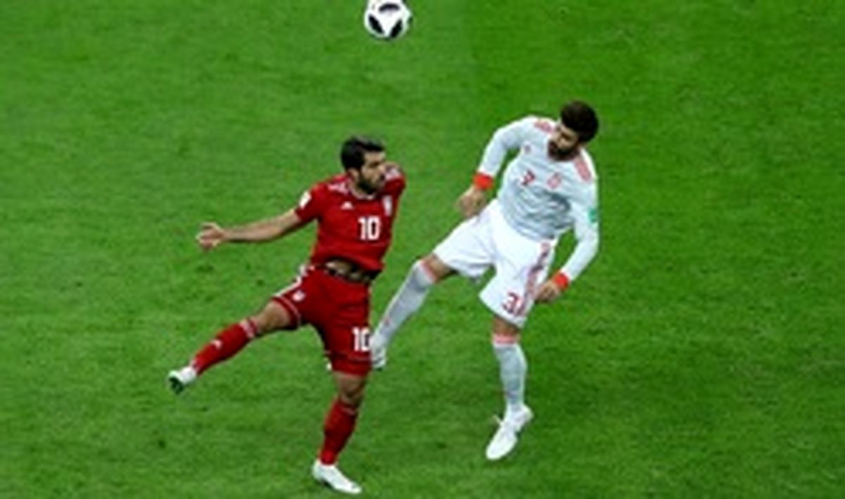 لایی خوردن پیکه و پرتاب اوت دستی محمدی سوژه کاریکاتوریست سرشناس