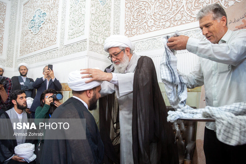 تصاویر: مراسم عمامه گذاری طلاب در حرم حضرت فاطمه معصومه(س)