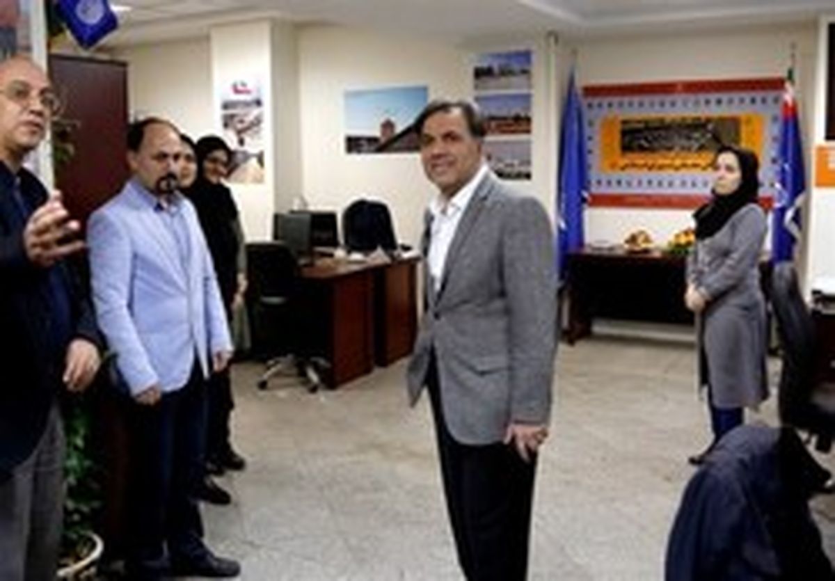 آخوندی: طرح دولت برای مبارزه با فقر توزیع پول است