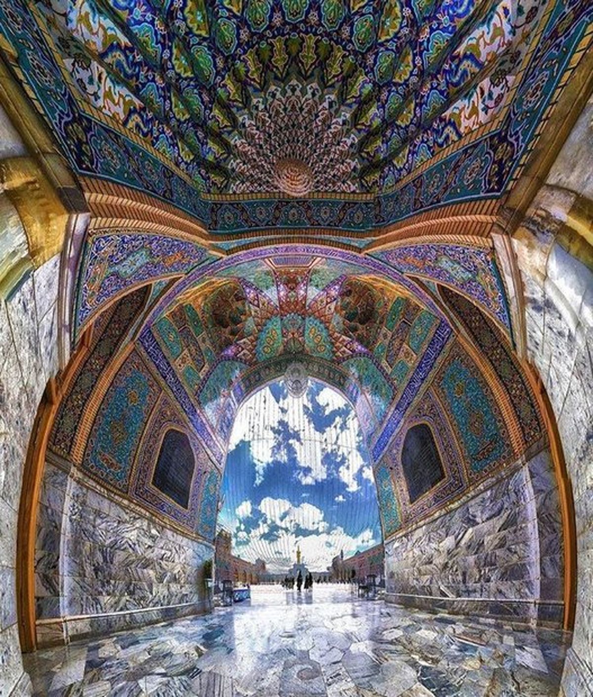عکسی متفاوت از ورودی صحن حرم امام رضا(ع)