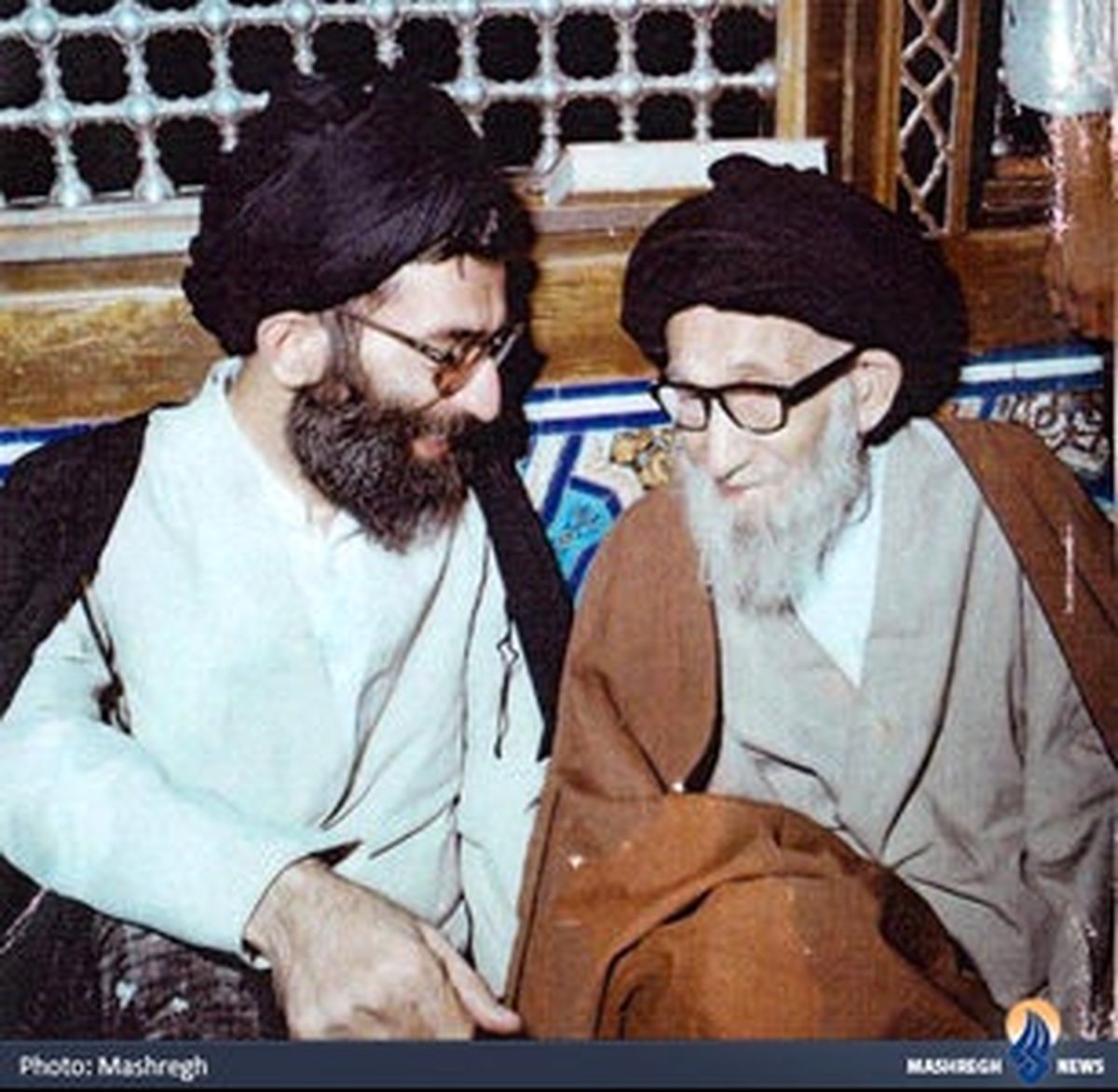مقام معظم رهبری در کنار پدر