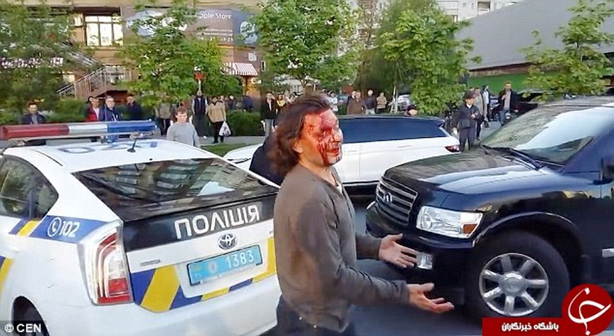 مبارزه دیدنی یک کشتی‎گیر با هفت پلیس +عکس