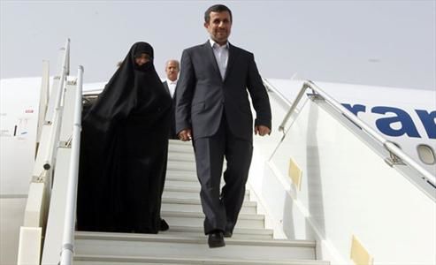 احمدی نژاد و همسرش در روسیه/عکس