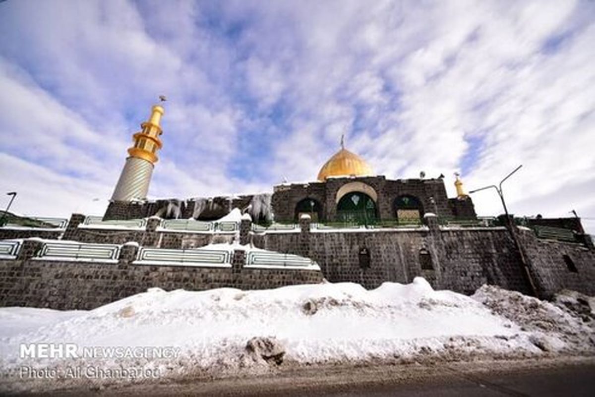 بارش برف عجیب در یک جاده شمالی!