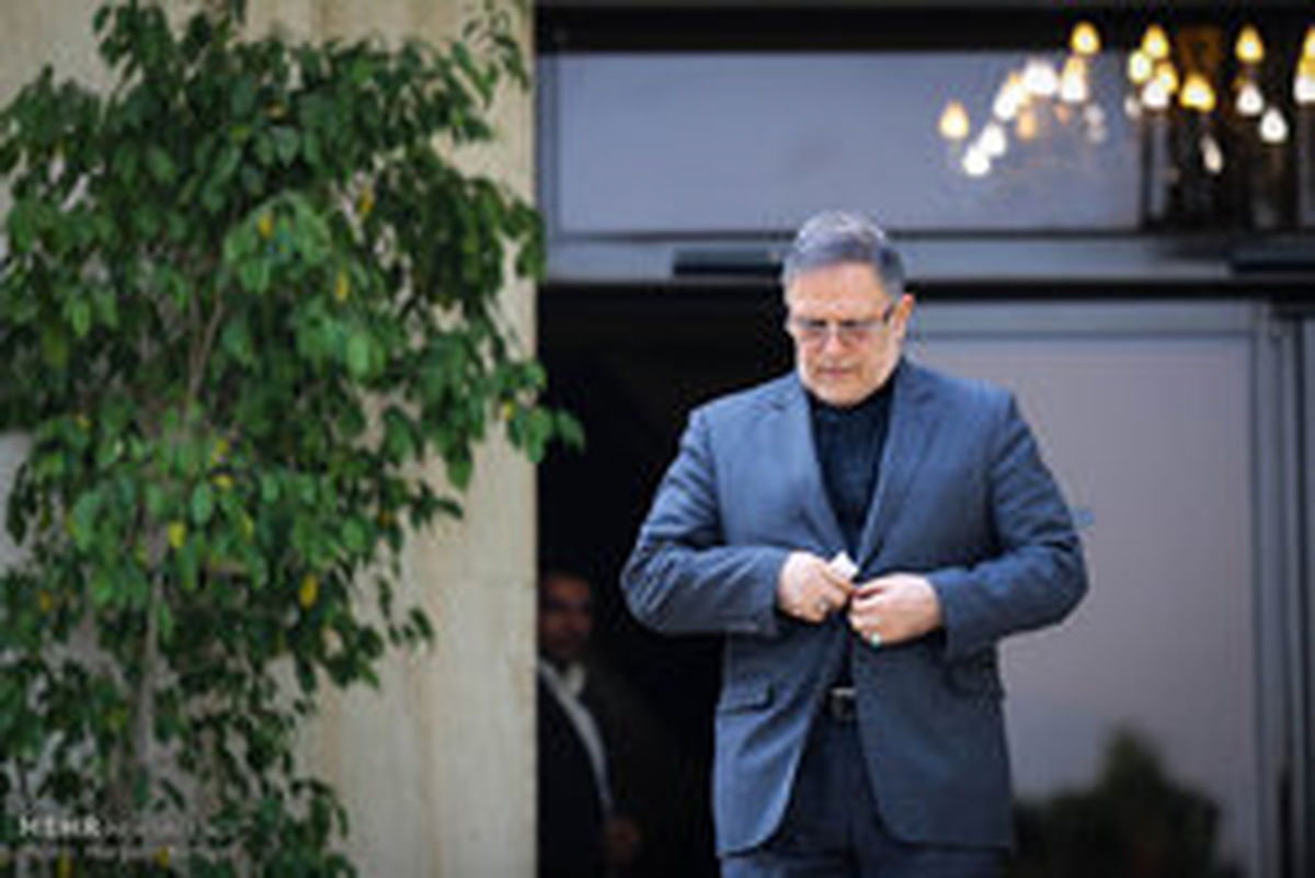 درخواست ۲۰ نماینده برای ممنوعالخروجی «سیف»