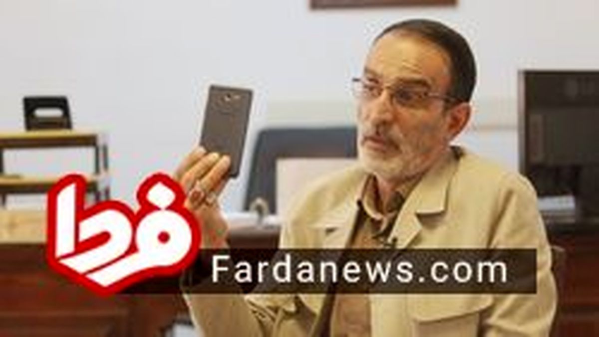 روحانی گفت وزارت اطلاعات و ارشاد را هم بدهیم به سپاه تا خیال همه راحت شود! / موبایلش را نشان داد و گفت هم وزارت اطلاعات من را شنود می‌کند، هم سپاه و ناجا/ می‌گفت نمی‌توانم پول دو ارتش را بدهم/ماجرای دیدار هیئت رئیسه کمیسیون تلفیق با روحانی و سخنان جنجالی 