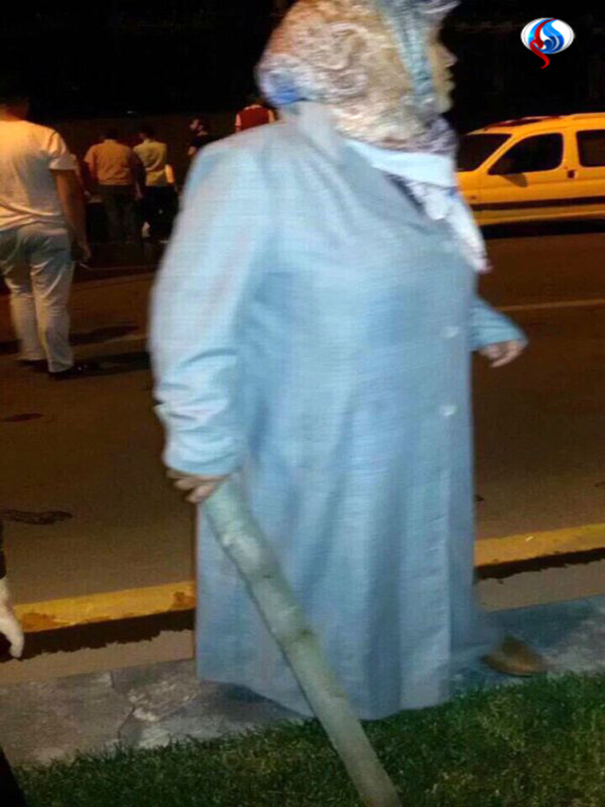 چماق پیرزن ترک، صد میلیون می‌ارزد! +عکس