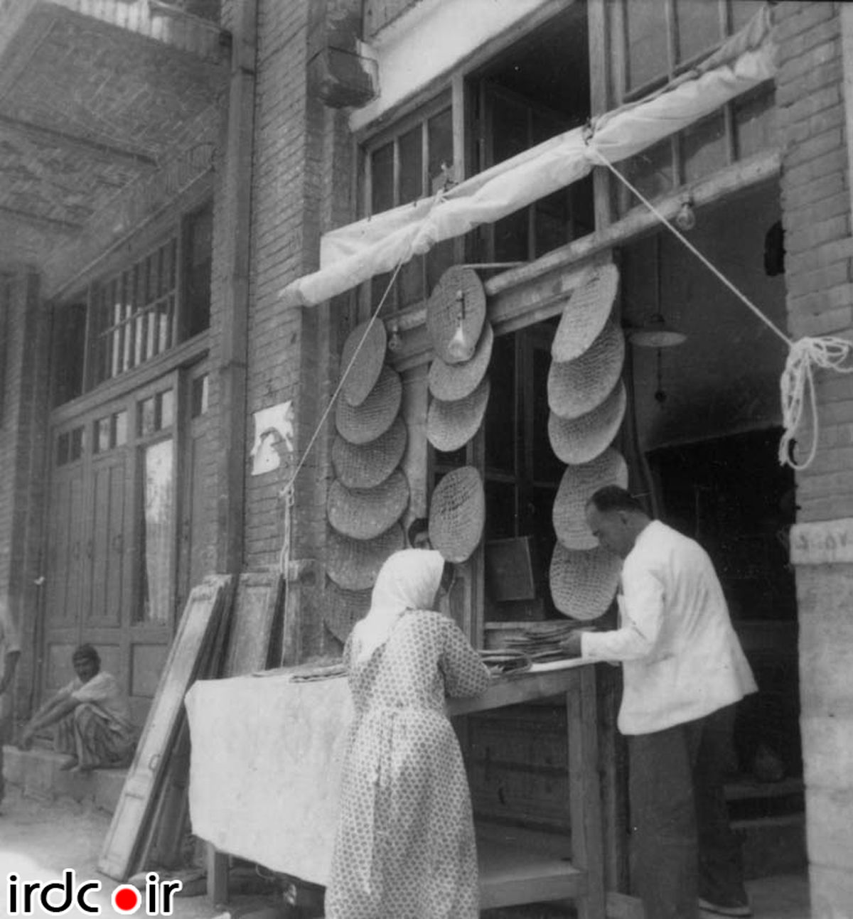 نمائی از یك نانوائی در سال 1340