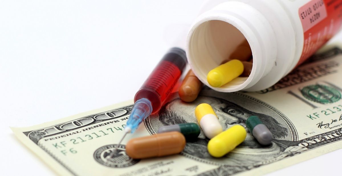 روایتی از پزشکان پول پرست که دلال دارو می‌شوند!/ داروهای خارجی به جای داروهای ایرانی در روزهای حمایت از تولید