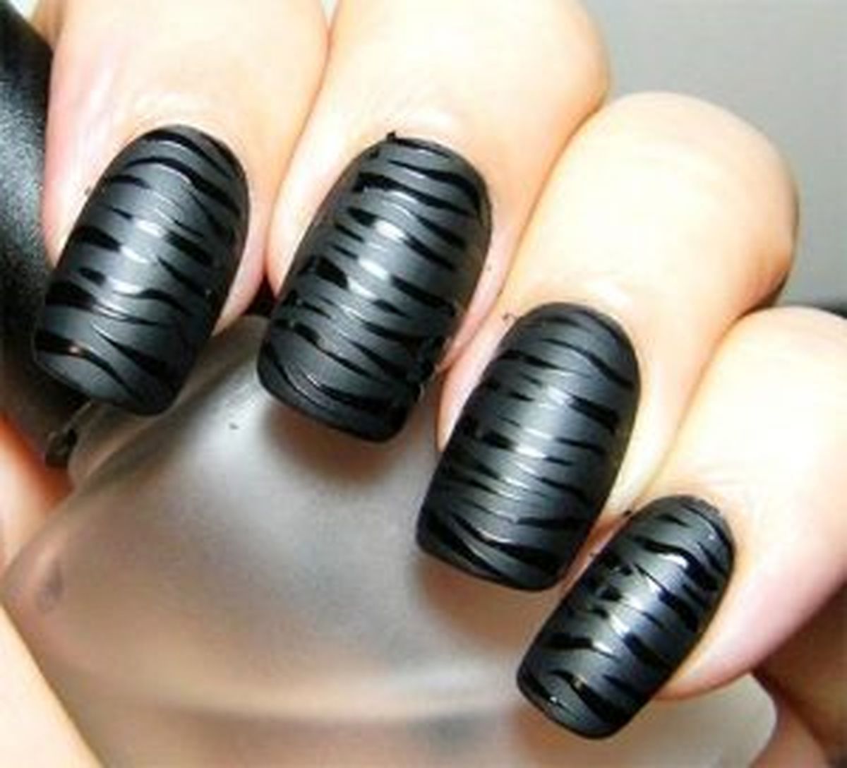 با آموزش کاشت ناخن در آمد ثابت داشته باشید