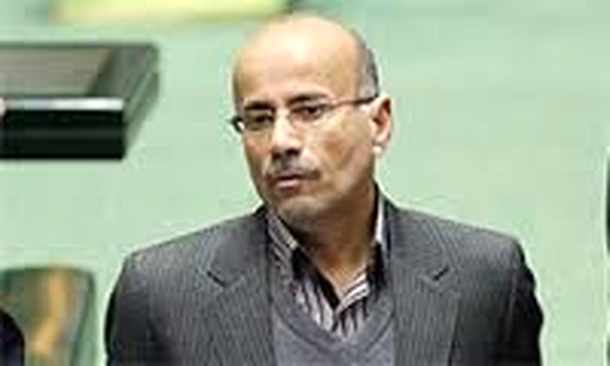 دولت برای نرخ جدید بنزین برنامه ای ندارد/بنزین 700 تومانی نه تورم را کاهش داد نه مانع قاچاق شد/ افزایش احتمالی کیفیت خودرو در پی افزایش قیمت بنزین