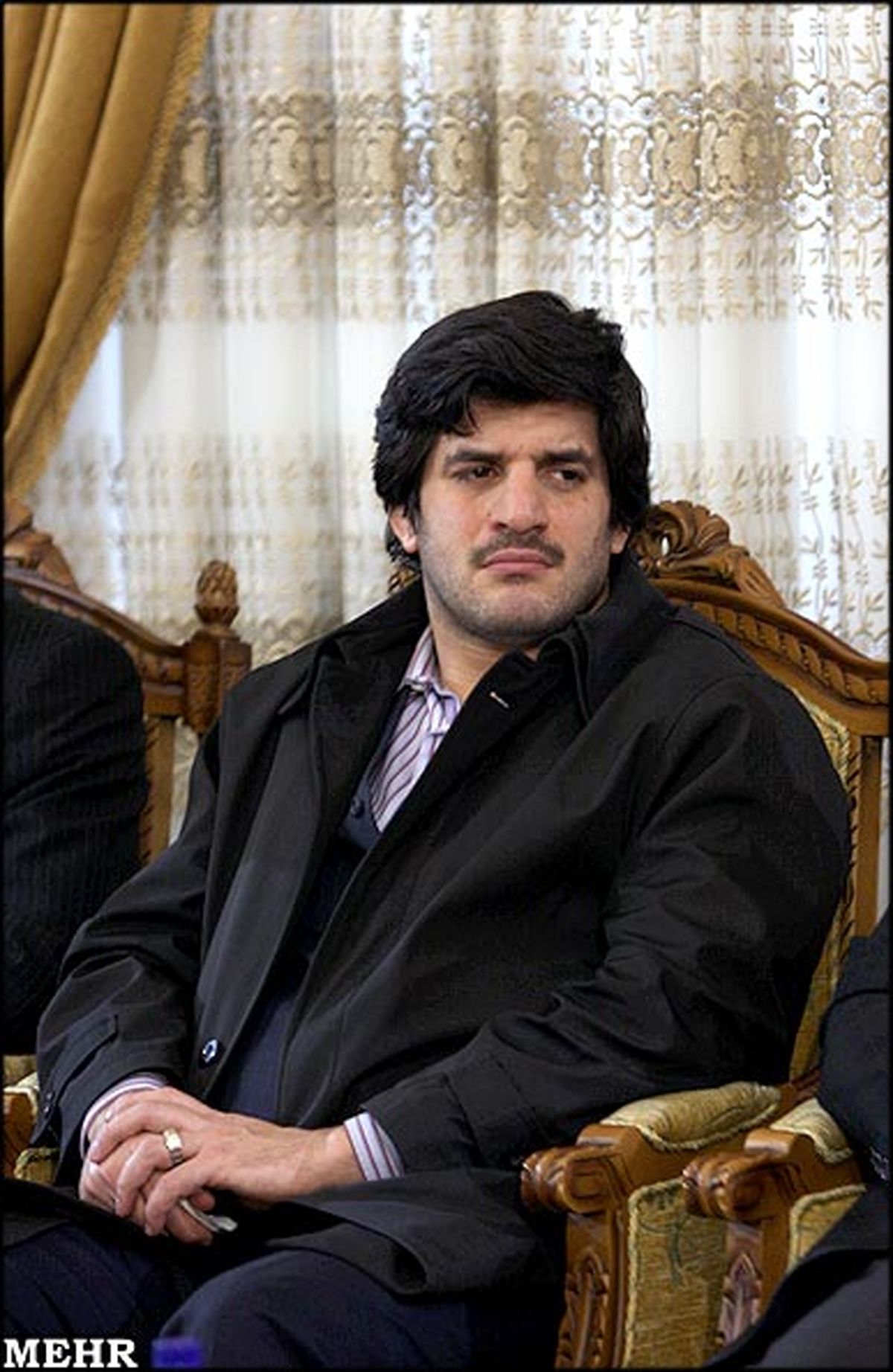 خادم: بگذارند می‌مانم و ادامه می‌دهم!