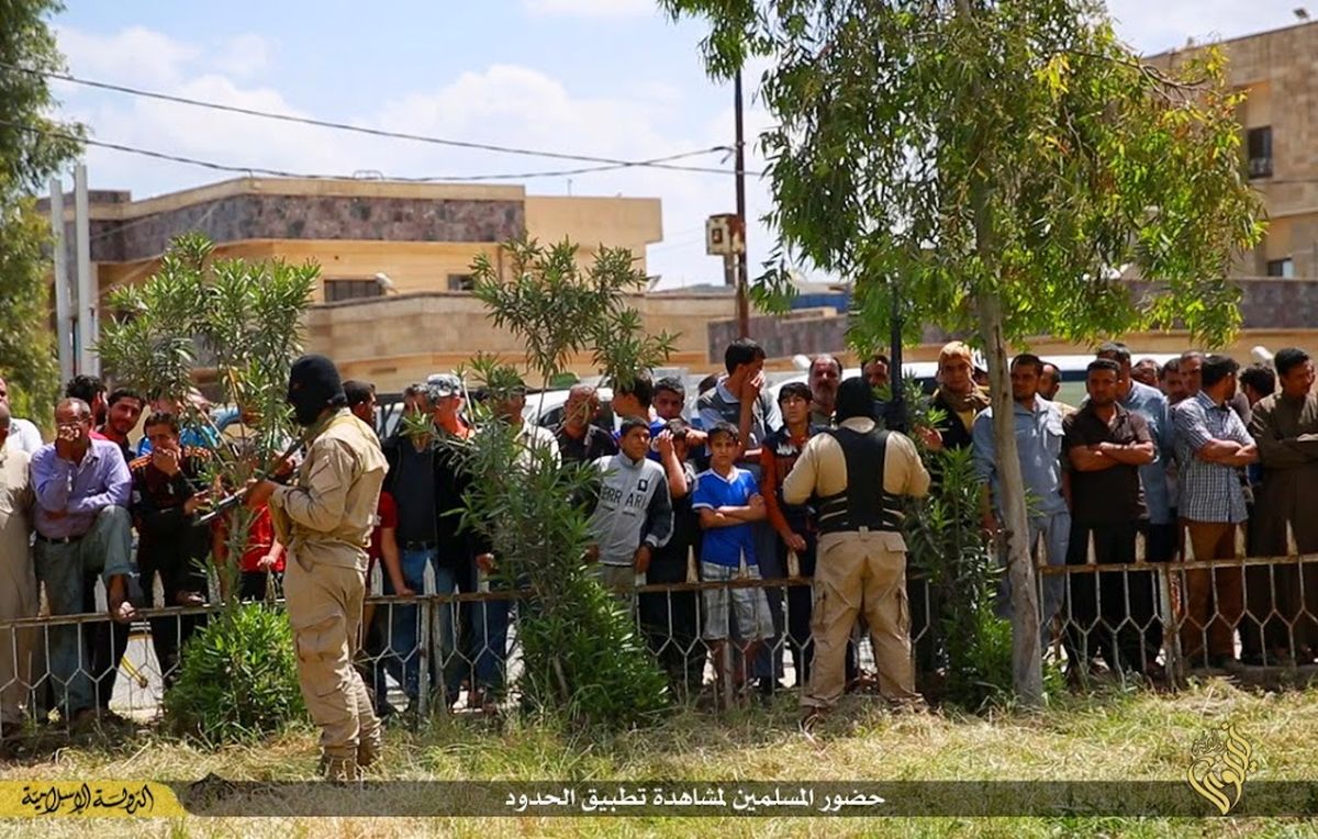 تصاویر/داعش‎دو جوان را درنینوا‏سنگسارکرد