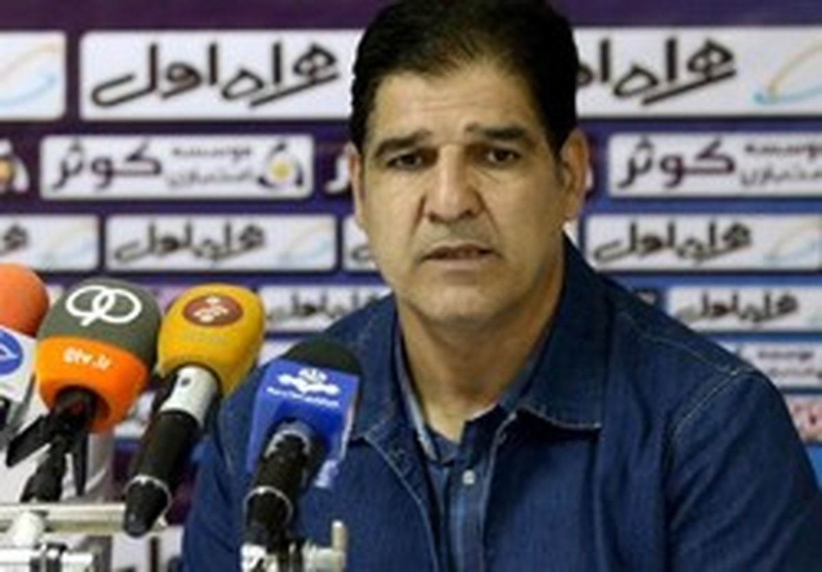 مهاجری به نشست خبری نرسید