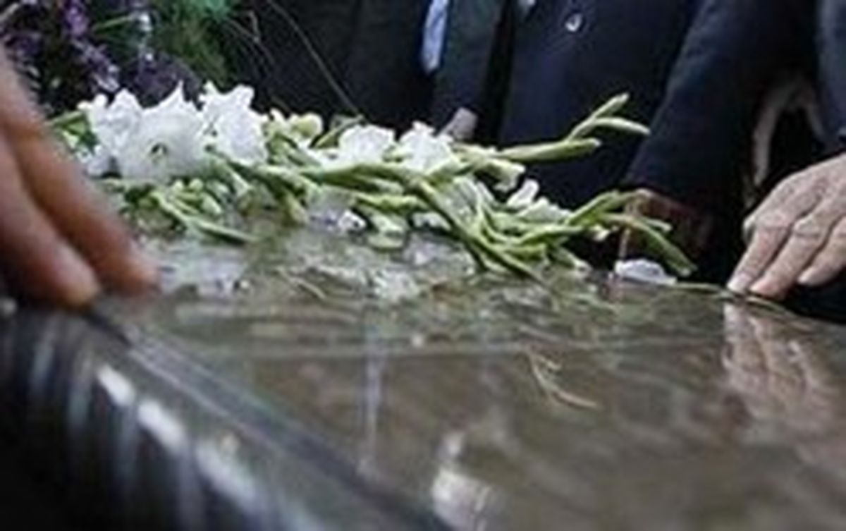 چرا هنگام فاتحه‌خواندن با سنگ بر «قبر» می‌زنیم؟!