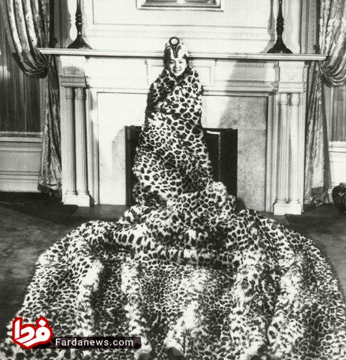 عکس: فرش افسانهای ملکه کره از پوست پنجاه پلنگ