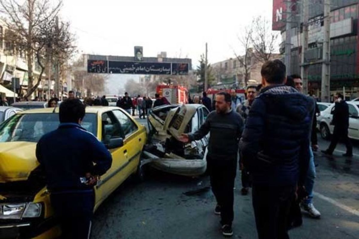 تصادف شدید اتوبوس با ۱۱ خودرو +عکس