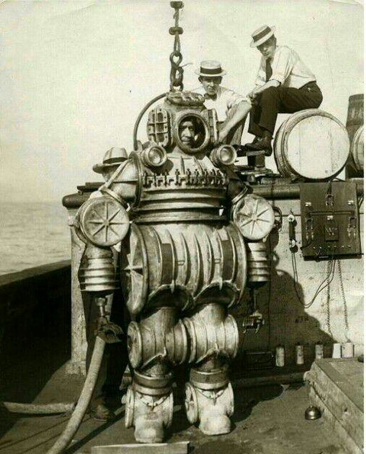 عکس: اولین لباس غواصی