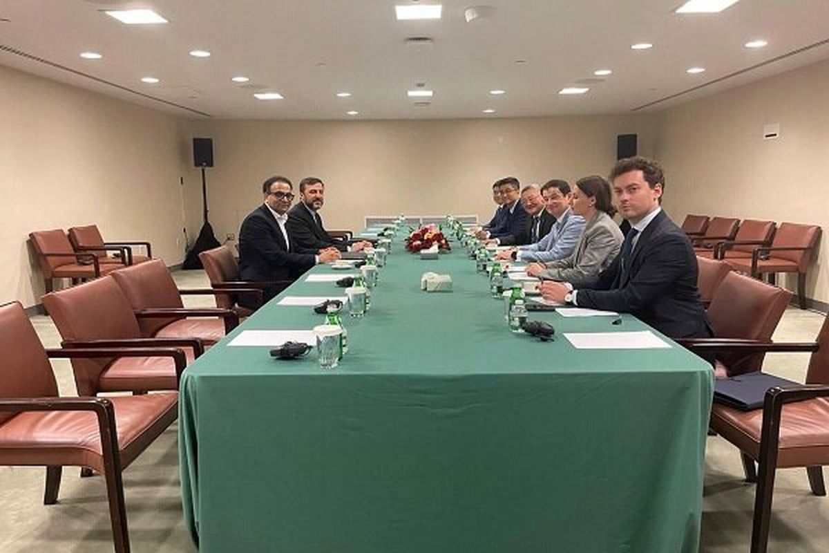 رایزنی غریب آبادی با سفرای چین و روسیه درباره قطعنامه ۲۲۳۱