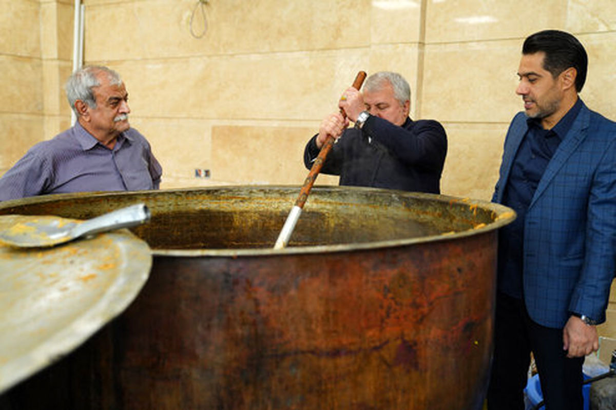 تصاویر: حضور علی پروین و چند پرسپولیسی پای دیگ نذری